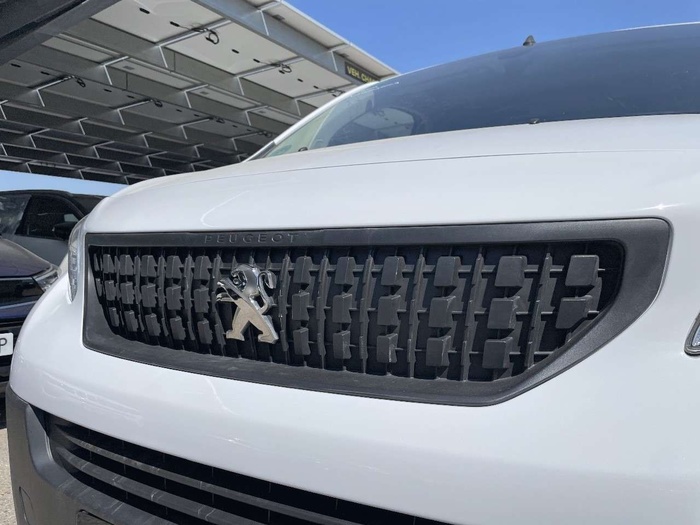 Peugeot Expert Furgon BlueHDi 100 Standard 75 kW (102 CV) Vehículo usado en Sevilla Peugeot Expert Furgon BlueHDi 100 Standard 75 kW (102 CV) Vehículo usado en Sevilla