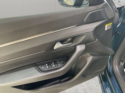 Peugeot 508 BlueHDi 130 S&S Allure EAT8 96 kW (130 CV) 15 Peugeot 508 BlueHDi 130 S&S Allure EAT8 96 kW (130 CV) 15