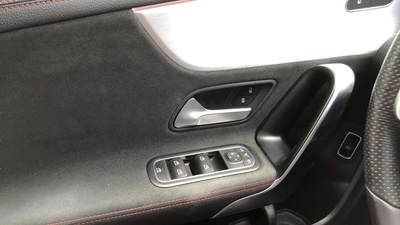 Mercedes-Benz CLA 180 100 kW (136 CV) 6 Mercedes-Benz CLA 180 100 kW (136 CV) 6