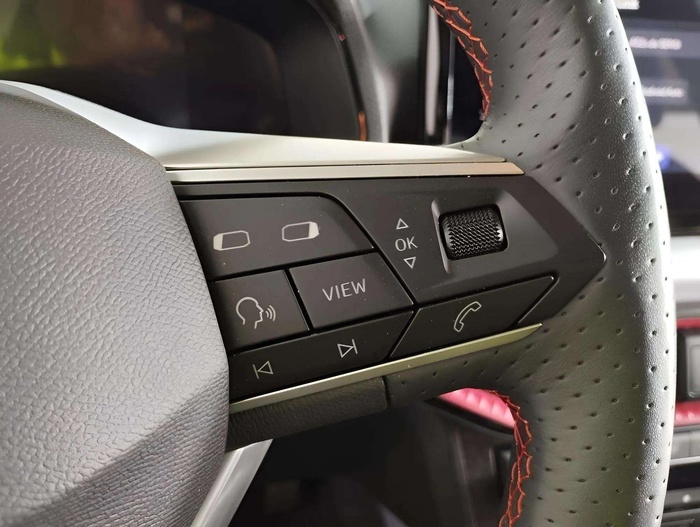 SEAT Arona 1.0 TSI FR XM 81 kW (110 CV) Vehículo usado en Sevilla SEAT Arona 1.0 TSI FR XM 81 kW (110 CV) Vehículo usado en Sevilla