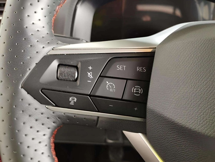 SEAT Arona 1.0 TSI FR XM 81 kW (110 CV) Vehículo usado en Sevilla SEAT Arona 1.0 TSI FR XM 81 kW (110 CV) Vehículo usado en Sevilla