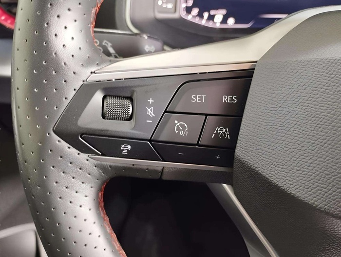 SEAT Arona 1.0 TSI FR XL RX 81 kW (110 CV) Vehículo usado en Sevilla SEAT Arona 1.0 TSI FR XL RX 81 kW (110 CV) Vehículo usado en Sevilla