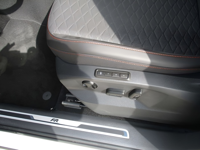 SEAT Tarraco 1.4 E-Hybrid FR Edition DSG 180 kW (245 CV) Vehículo usado en Sevilla SEAT Tarraco 1.4 E-Hybrid FR Edition DSG 180 kW (245 CV) Vehículo usado en Sevilla