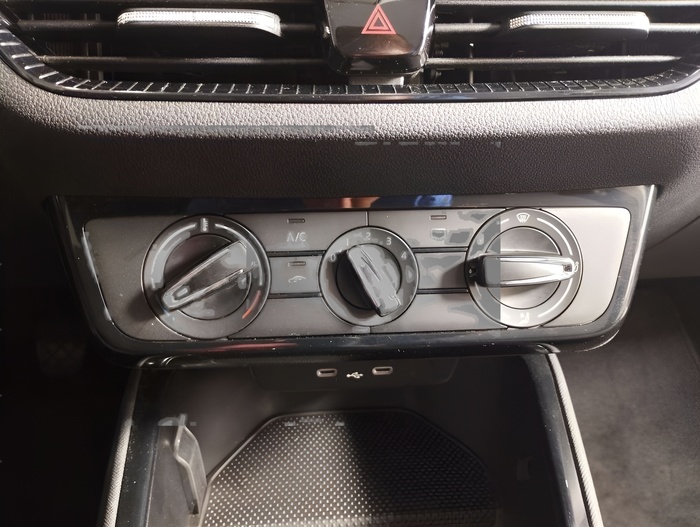 Skoda Fabia 1.0 MPI Selection 59 kW (80 CV) Vehículo usado en Sevilla Skoda Fabia 1.0 MPI Selection 59 kW (80 CV) Vehículo usado en Sevilla