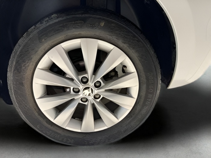 Skoda Kamiq 1.0 TSI Ambition DSG 81 kW (110 CV) Vehículo usado en Sevilla Skoda Kamiq 1.0 TSI Ambition DSG 81 kW (110 CV) Vehículo usado en Sevilla