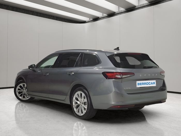 Skoda Superb Combi 2.0 TDI Selection DSG 110 kW (150 CV) Vehículo usado en Sevilla Skoda Superb Combi 2.0 TDI Selection DSG 110 kW (150 CV) Vehículo usado en Sevilla