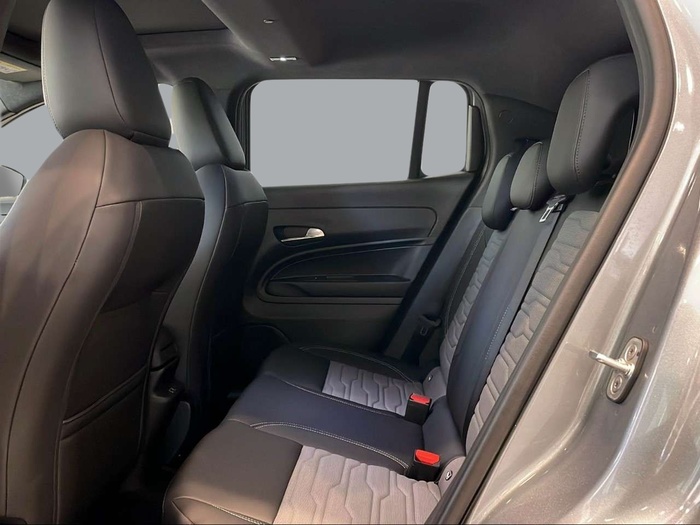 Jeep Avenger 1.2 eHybrid Upland 4xe 100 kW (136 CV) KM0 en Sevilla Jeep Avenger 1.2 eHybrid Upland 4xe 100 kW (136 CV) KM0 en Sevilla