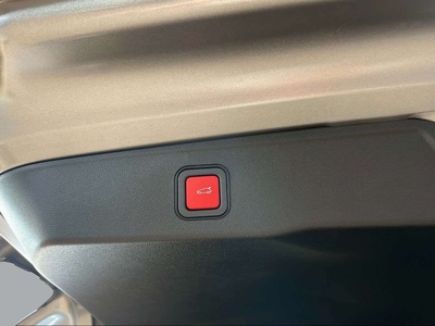 Jeep Avenger 1.2 eHybrid Upland 4xe 100 kW (136 CV) 21 Jeep Avenger 1.2 eHybrid Upland 4xe 100 kW (136 CV) 21