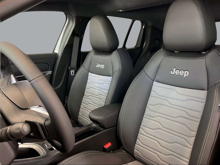 Jeep Avenger 1.2 eHybrid Upland 4xe 100 kW (136 CV) KM0 en Sevilla Jeep Avenger 1.2 eHybrid Upland 4xe 100 kW (136 CV) KM0 en Sevilla