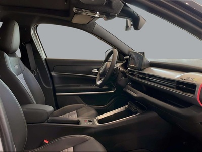 Jeep Avenger 1.2 eHybrid Upland 4xe 100 kW (136 CV) 15 Jeep Avenger 1.2 eHybrid Upland 4xe 100 kW (136 CV) 15