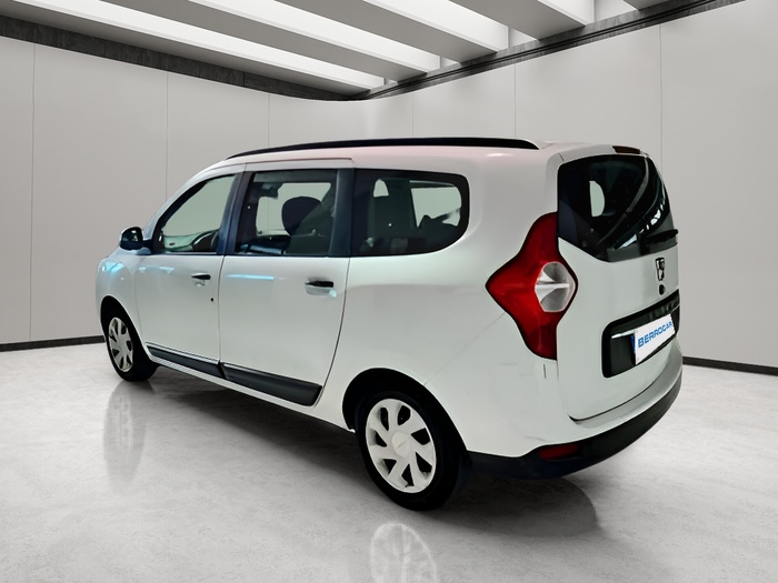Dacia Lodgy 1.6 Essential 75 kW (102 CV) Vehículo usado en Sevilla Dacia Lodgy 1.6 Essential 75 kW (102 CV) Vehículo usado en Sevilla