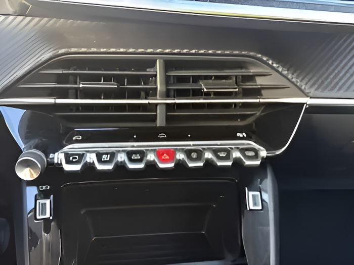 Peugeot 208 PureTech 100 Active 75 kW (100 CV) Vehículo usado en Sevilla Peugeot 208 PureTech 100 Active 75 kW (100 CV) Vehículo usado en Sevilla