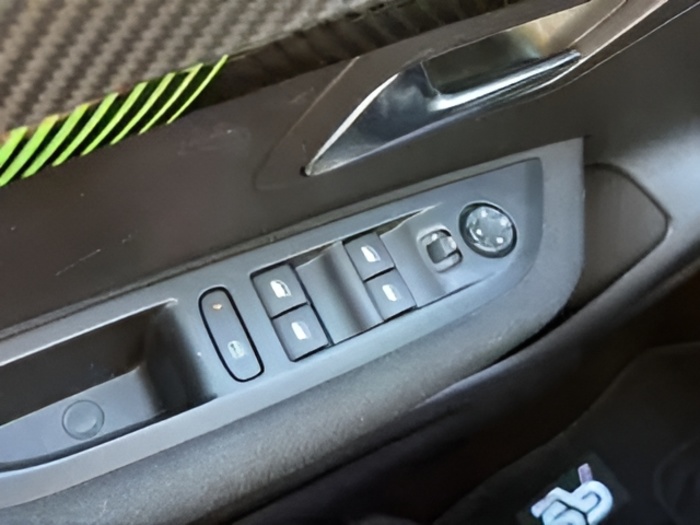 Peugeot 208 PureTech 100 Active 75 kW (100 CV) Vehículo usado en Sevilla Peugeot 208 PureTech 100 Active 75 kW (100 CV) Vehículo usado en Sevilla