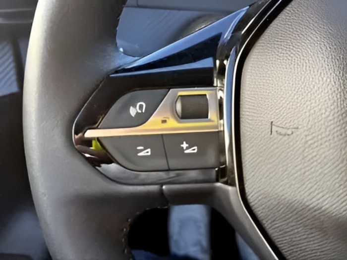 Peugeot 208 PureTech 100 Active 75 kW (100 CV) Vehículo usado en Sevilla Peugeot 208 PureTech 100 Active 75 kW (100 CV) Vehículo usado en Sevilla