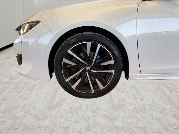 Peugeot 508 BlueHDi 130 S&S GT EAT8 96 kW (130 CV) Vehículo usado en Sevilla Peugeot 508 BlueHDi 130 S&S GT EAT8 96 kW (130 CV) Vehículo usado en Sevilla