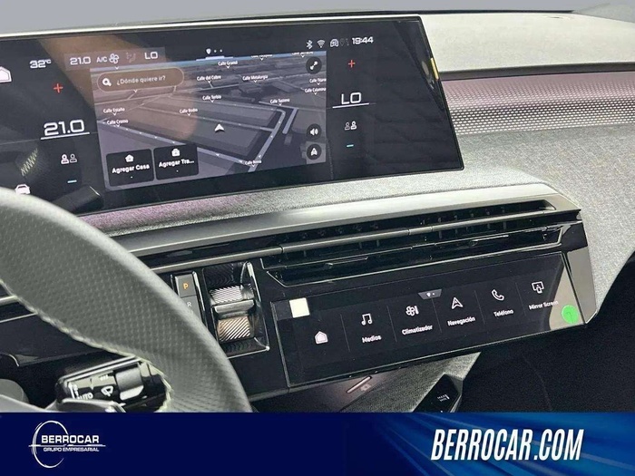 Peugeot e-3008 Eléctrico GT 157 kW (214 CV) Vehículo usado en Sevilla Peugeot e-3008 Eléctrico GT 157 kW (214 CV) Vehículo usado en Sevilla