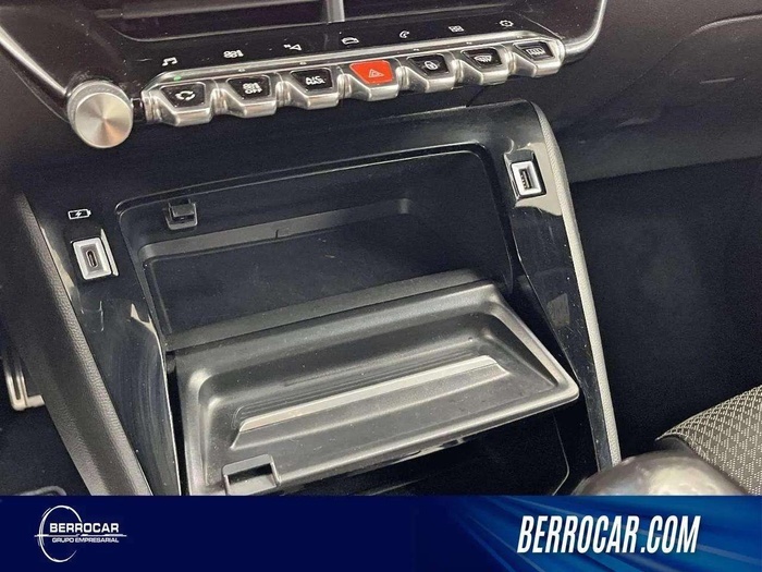 Peugeot 2008 PureTech 130 S&S GT 96 kW (130 CV) Vehículo usado en Sevilla Peugeot 2008 PureTech 130 S&S GT 96 kW (130 CV) Vehículo usado en Sevilla