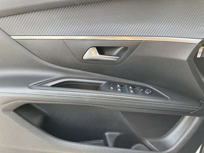 Peugeot 5008 PureTech 130 S&S Allure Pack EAT8 96 kW (130 CV) 14 Peugeot 5008 PureTech 130 S&S Allure Pack EAT8 96 kW (130 CV) 14