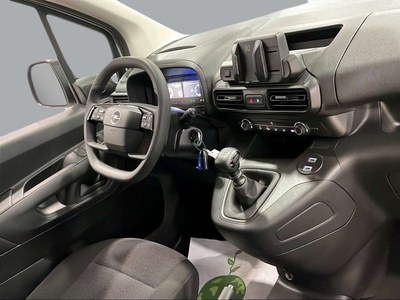 Opel Combo Cargo 1.5 Diesel L 650kg 75 kW (102 CV) 21 Opel Combo Cargo 1.5 Diesel L 650kg 75 kW (102 CV) 21