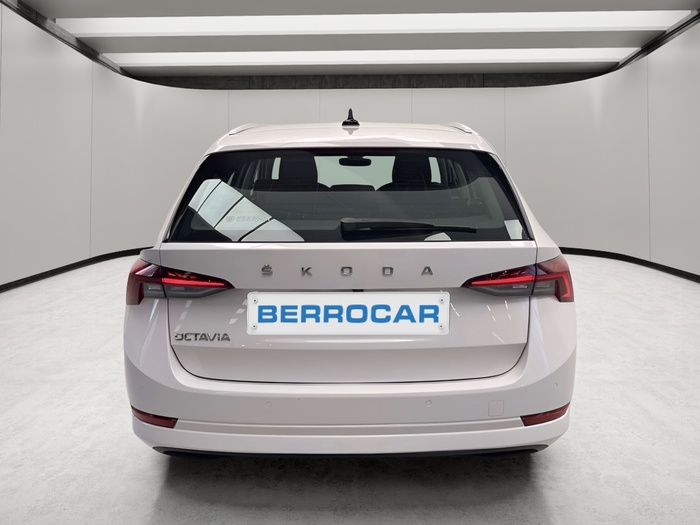 Skoda Octavia Combi 2.0 TDI Ambition 110 kW (150 CV) Vehículo usado en Sevilla Skoda Octavia Combi 2.0 TDI Ambition 110 kW (150 CV) Vehículo usado en Sevilla