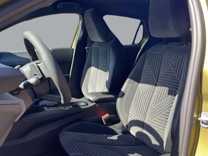 Lancia Ypsilon Hybrid 74 kW (100 CV) Vehículo usado en Sevilla Lancia Ypsilon Hybrid 74 kW (100 CV) Vehículo usado en Sevilla