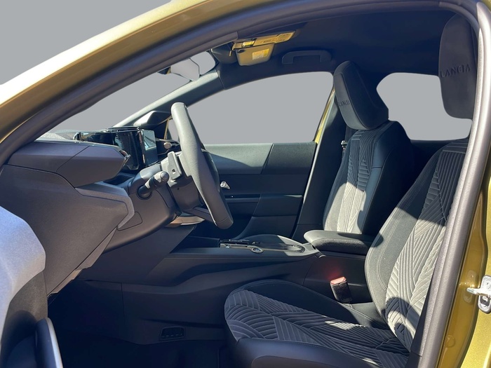 Lancia Ypsilon Hybrid 74 kW (100 CV) Vehículo usado en Sevilla Lancia Ypsilon Hybrid 74 kW (100 CV) Vehículo usado en Sevilla