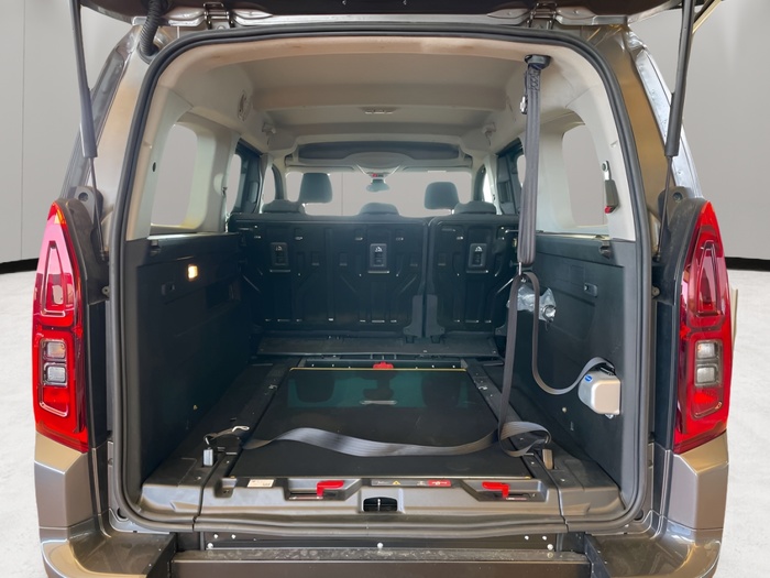 Opel Combo Life 1.5 TD S&S Edition Plus L 75 kW (102 CV) Vehículo usado en Sevilla Opel Combo Life 1.5 TD S&S Edition Plus L 75 kW (102 CV) Vehículo usado en Sevilla