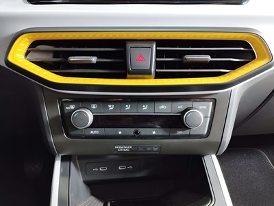 SEAT Arona 1.0 TSI Style XL 85 kW (115 CV) 15 SEAT Arona 1.0 TSI Style XL 85 kW (115 CV) 15