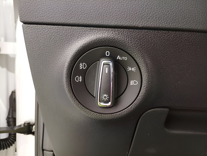 Skoda Karoq 1.5 TSI ACT Design DSG 110 kW (150 CV) Vehículo usado en Sevilla Skoda Karoq 1.5 TSI ACT Design DSG 110 kW (150 CV) Vehículo usado en Sevilla