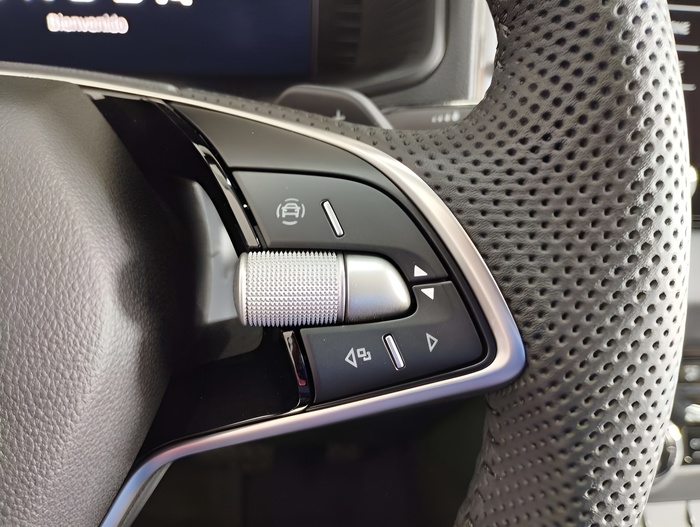 Skoda Karoq 1.5 TSI ACT Design DSG 110 kW (150 CV) Vehículo usado en Sevilla Skoda Karoq 1.5 TSI ACT Design DSG 110 kW (150 CV) Vehículo usado en Sevilla