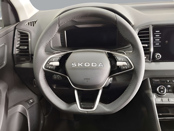 Skoda Karoq 1.5 TSI ACT Design DSG 110 kW (150 CV) Vehículo usado en Sevilla Skoda Karoq 1.5 TSI ACT Design DSG 110 kW (150 CV) Vehículo usado en Sevilla