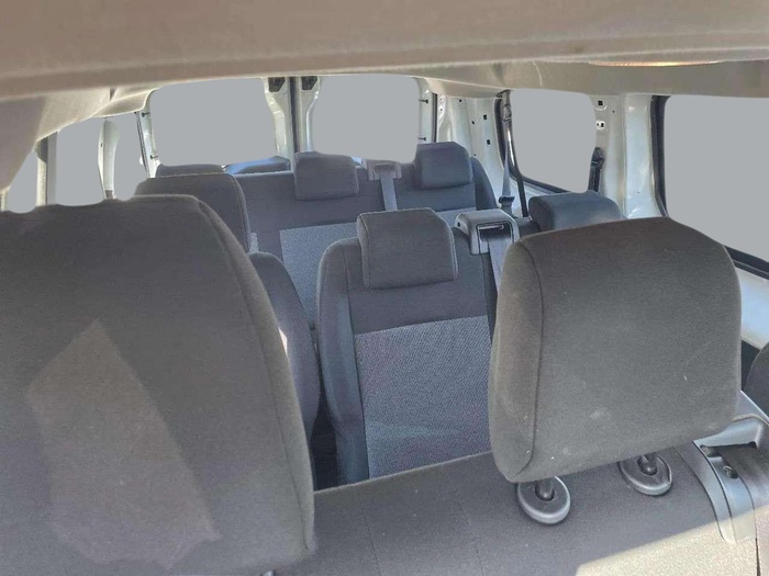 Opel Vivaro Combi 1.5 Diesel M Standard Express 88 kW (120 CV) Vehículo usado en Sevilla Opel Vivaro Combi 1.5 Diesel M Standard Express 88 kW (120 CV) Vehículo usado en Sevilla