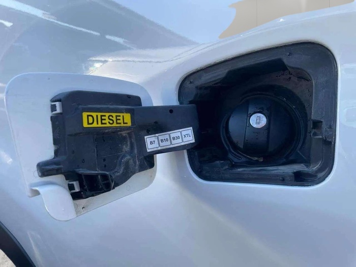 Opel Vivaro Combi 1.5 Diesel M Standard Express 88 kW (120 CV) Vehículo usado en Sevilla Opel Vivaro Combi 1.5 Diesel M Standard Express 88 kW (120 CV) Vehículo usado en Sevilla