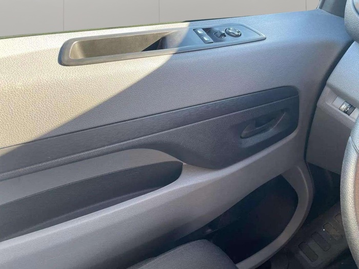 Opel Vivaro Combi 1.5 Diesel M Standard Express 88 kW (120 CV) Vehículo usado en Sevilla Opel Vivaro Combi 1.5 Diesel M Standard Express 88 kW (120 CV) Vehículo usado en Sevilla