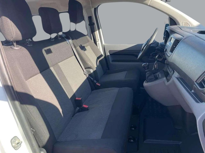 Opel Vivaro Combi 1.5 Diesel M Standard Express 88 kW (120 CV) Vehículo usado en Sevilla Opel Vivaro Combi 1.5 Diesel M Standard Express 88 kW (120 CV) Vehículo usado en Sevilla