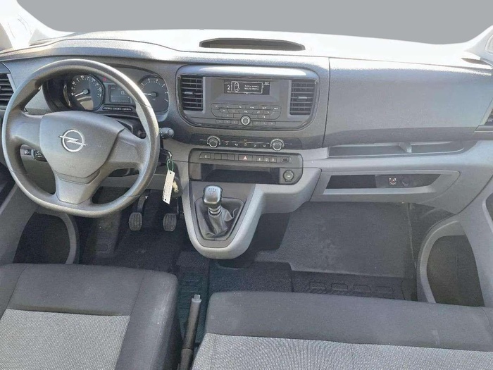 Opel Vivaro Combi 1.5 Diesel M Standard Express 88 kW (120 CV) Vehículo usado en Sevilla Opel Vivaro Combi 1.5 Diesel M Standard Express 88 kW (120 CV) Vehículo usado en Sevilla