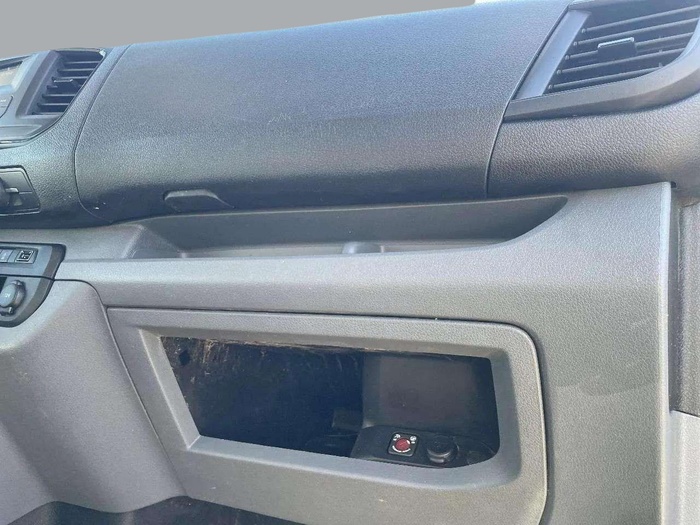 Opel Vivaro Combi 1.5 Diesel M Standard Express 88 kW (120 CV) Vehículo usado en Sevilla Opel Vivaro Combi 1.5 Diesel M Standard Express 88 kW (120 CV) Vehículo usado en Sevilla