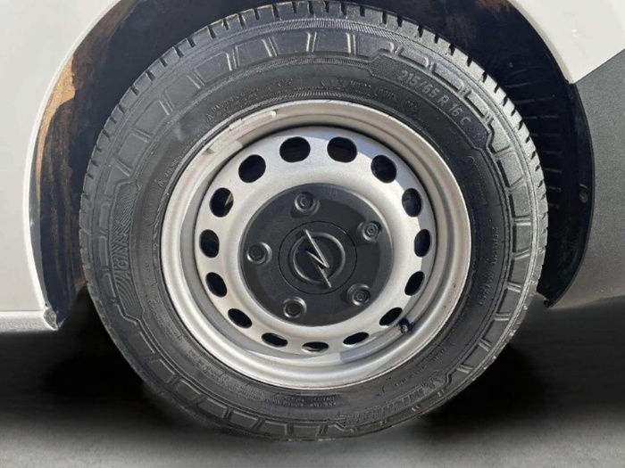 Opel Vivaro Combi 1.5 Diesel M Standard Express 88 kW (120 CV) Vehículo usado en Sevilla Opel Vivaro Combi 1.5 Diesel M Standard Express 88 kW (120 CV) Vehículo usado en Sevilla