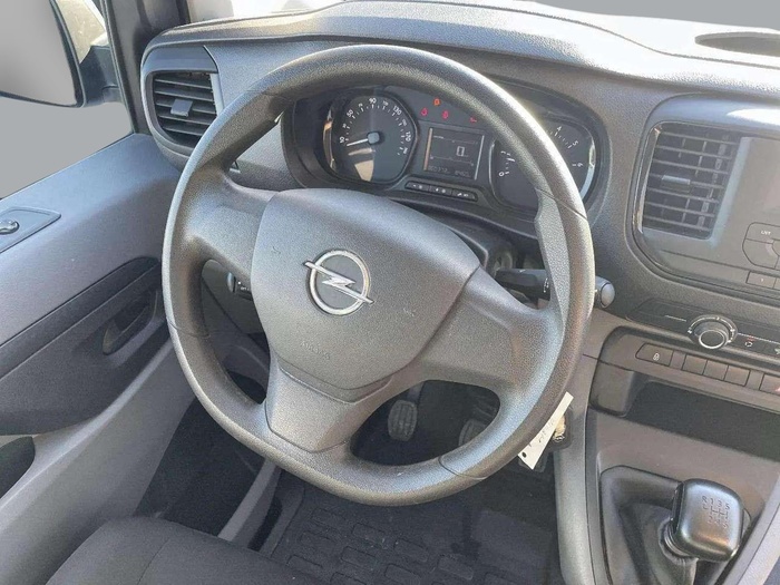 Opel Vivaro Combi 1.5 Diesel M Standard Express 88 kW (120 CV) Vehículo usado en Sevilla Opel Vivaro Combi 1.5 Diesel M Standard Express 88 kW (120 CV) Vehículo usado en Sevilla