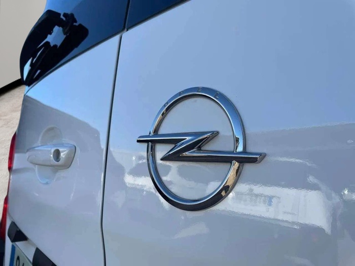 Opel Vivaro Combi 1.5 Diesel M Standard Express 88 kW (120 CV) Vehículo usado en Sevilla Opel Vivaro Combi 1.5 Diesel M Standard Express 88 kW (120 CV) Vehículo usado en Sevilla