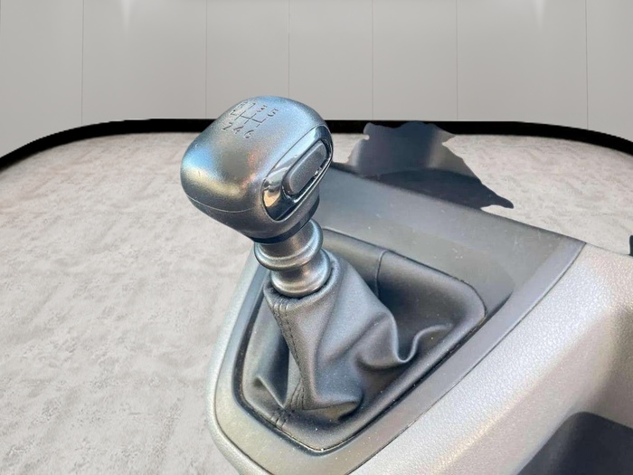 Opel Vivaro Combi 1.5 Diesel M Standard Express 88 kW (120 CV) Vehículo usado en Sevilla Opel Vivaro Combi 1.5 Diesel M Standard Express 88 kW (120 CV) Vehículo usado en Sevilla