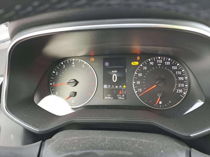 Renault Clio Intens TCe 66 kW (90 CV) Vehículo usado en Sevilla Renault Clio Intens TCe 66 kW (90 CV) Vehículo usado en Sevilla