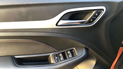 MG ZS 1.5 Comfort 78 kW (106 CV) 8 MG ZS 1.5 Comfort 78 kW (106 CV) 8