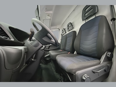 Iveco Daily Furgon 2.3 TD 35S 16 V 4100/H2 115 kW (156 CV) 13 Iveco Daily Furgon 2.3 TD 35S 16 V 4100/H2 115 kW (156 CV) 13