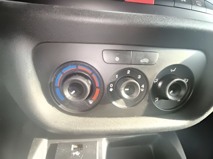 Fiat Dobló Cargo 1.3 Multijet Base 55 kW (75 CV) Vehículo usado en Sevilla Fiat Dobló Cargo 1.3 Multijet Base 55 kW (75 CV) Vehículo usado en Sevilla