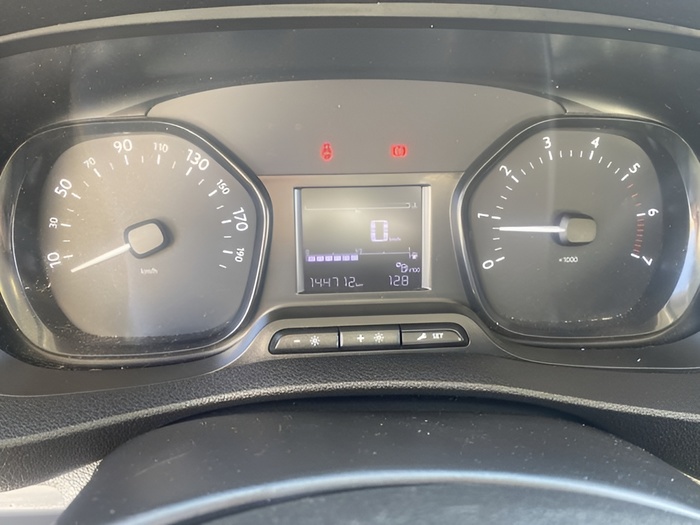 Citroen Jumpy Cabina BlueHDi 120 Talla M Confort 90 kW (122 CV) Vehículo usado en Sevilla Citroen Jumpy Cabina BlueHDi 120 Talla M Confort 90 kW (122 CV) Vehículo usado en Sevilla