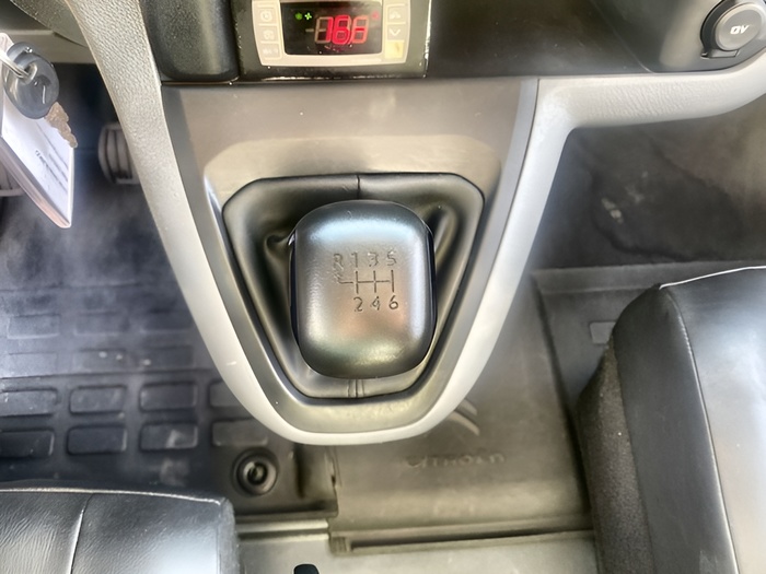 Citroen Jumpy Cabina BlueHDi 120 Talla M Confort 90 kW (122 CV) Vehículo usado en Sevilla Citroen Jumpy Cabina BlueHDi 120 Talla M Confort 90 kW (122 CV) Vehículo usado en Sevilla