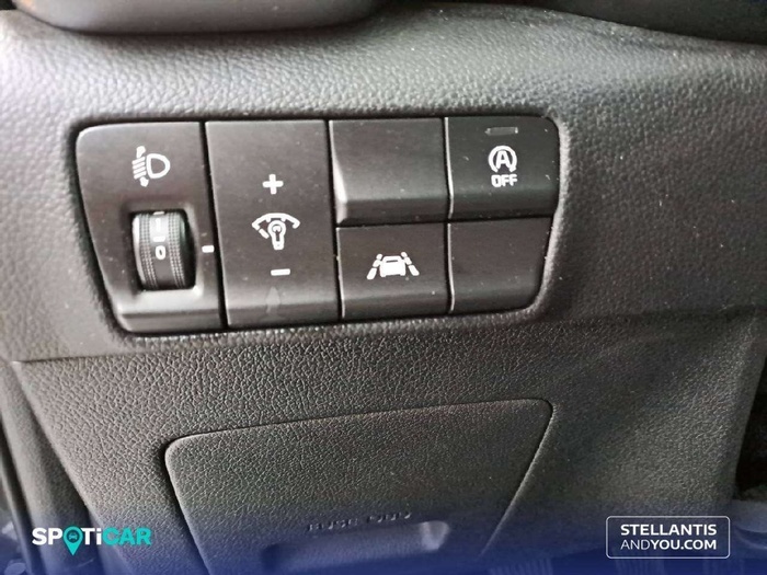 Kia Sportage 1.6 MHEV Drive 4x2 100 kW (136 CV) Vehículo usado en Sevilla Kia Sportage 1.6 MHEV Drive 4x2 100 kW (136 CV) Vehículo usado en Sevilla