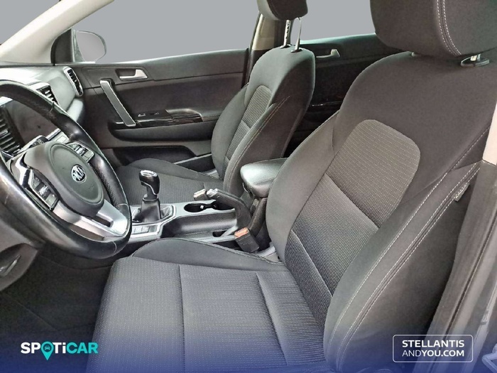 Kia Sportage 1.6 MHEV Drive 4x2 100 kW (136 CV) Vehículo usado en Sevilla Kia Sportage 1.6 MHEV Drive 4x2 100 kW (136 CV) Vehículo usado en Sevilla