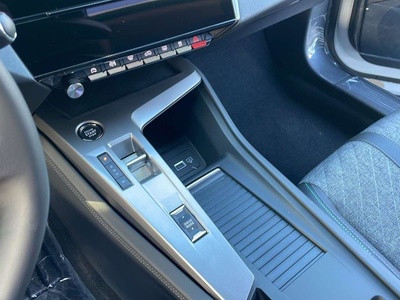 Peugeot 408 Puretech 130 Allure EAT8 96 kW (130 CV) 17 Peugeot 408 Puretech 130 Allure EAT8 96 kW (130 CV) 17